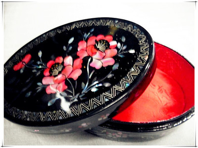 匠心凝脂色，一盒藏風(fēng)華——揚(yáng)州點(diǎn)螺漆器首飾盒的傳承與雅韻